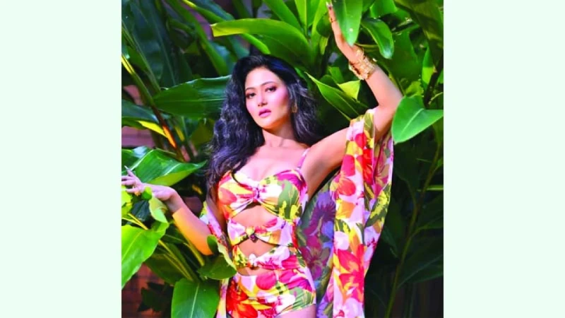অধরা খানের ‘ভায়োলেন্স’