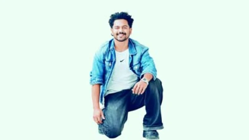 সুন্দর হাসির ছেলেটি